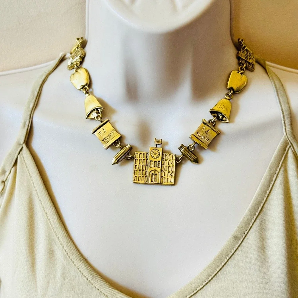Bergdorf Goodman BG 1995 Necklace Teacher School Retro link VTG Collar gold 17